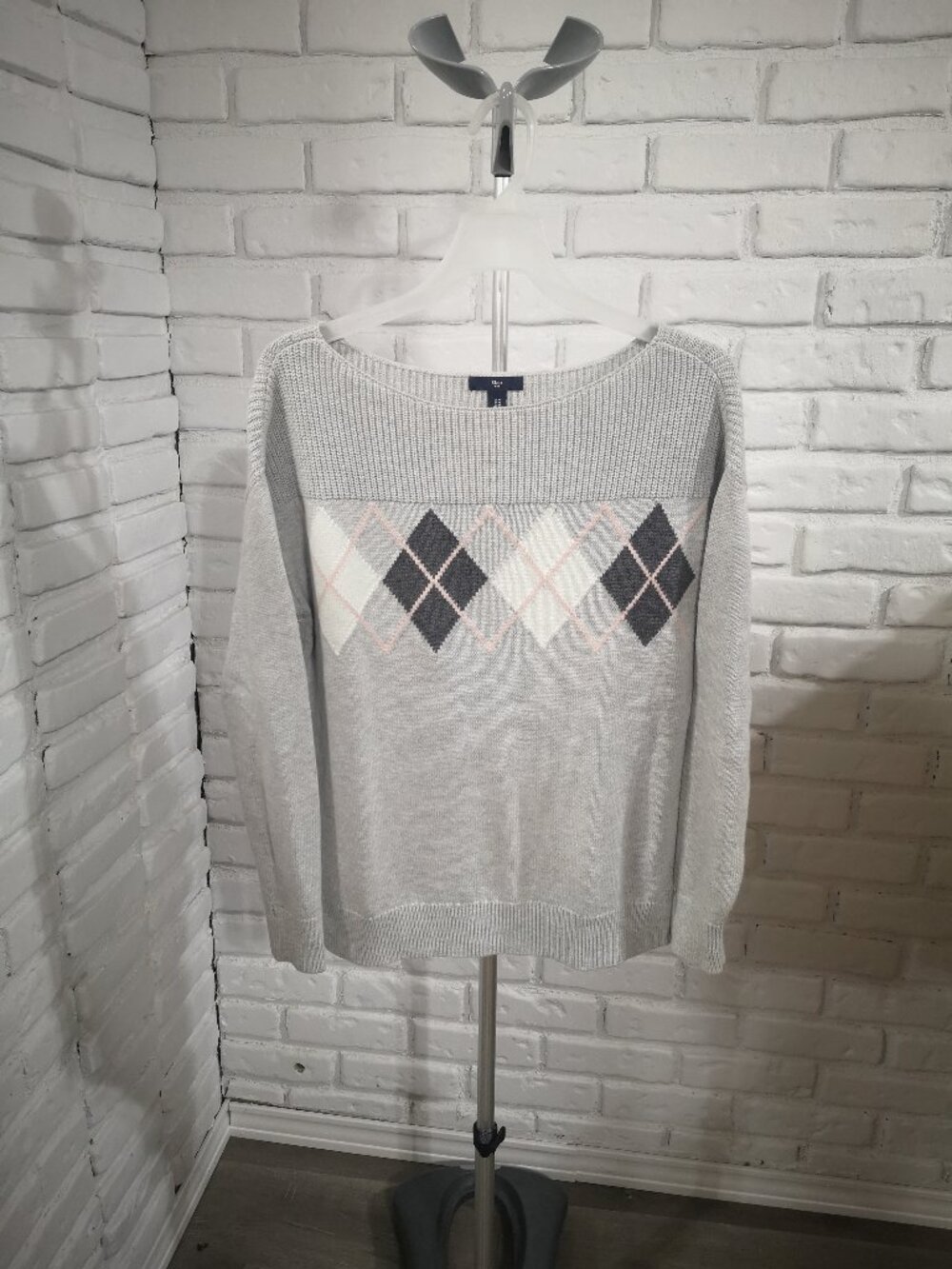 Gap Factory Ladies Size Medium Light Heather Grey Boatneck Argyle Sweater